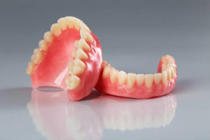 Set of traditional full dentures
